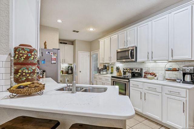 6925 Abbey Falls, San Antonio, TX 78249