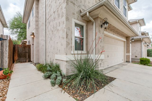 6925 Abbey Falls, San Antonio, TX 78249