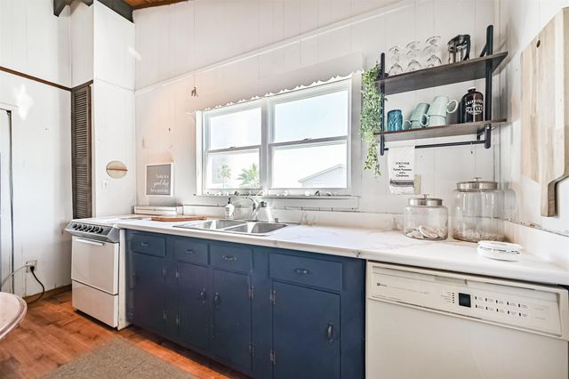 16519 Captain Kidd Road, Jamaica Beach, TX 77554