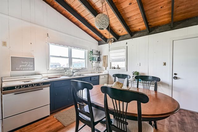 16519 Captain Kidd Road, Jamaica Beach, TX 77554