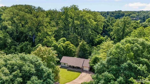 12 Edgewood Lane, Belleville, IL 62223
