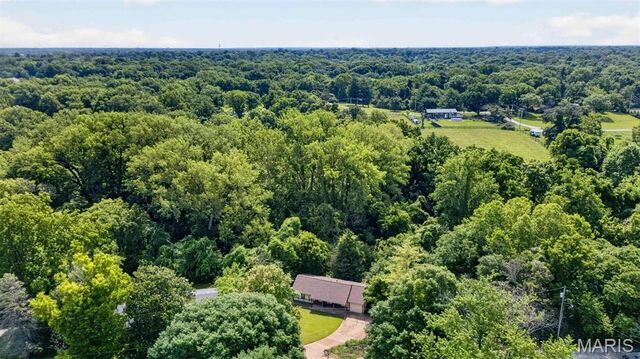 12 Edgewood Lane, Belleville, IL 62223