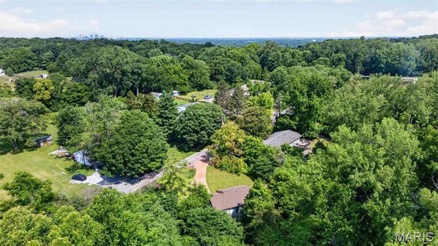 12 Edgewood Lane, Belleville, IL 62223
