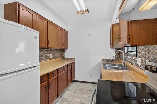 12 Edgewood Lane, Belleville, IL 62223