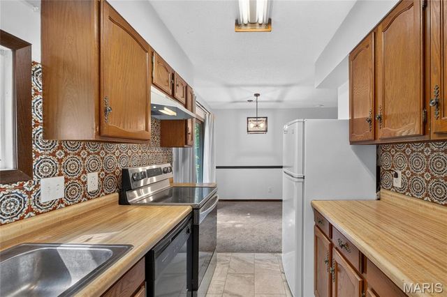 12 Edgewood Lane, Belleville, IL 62223
