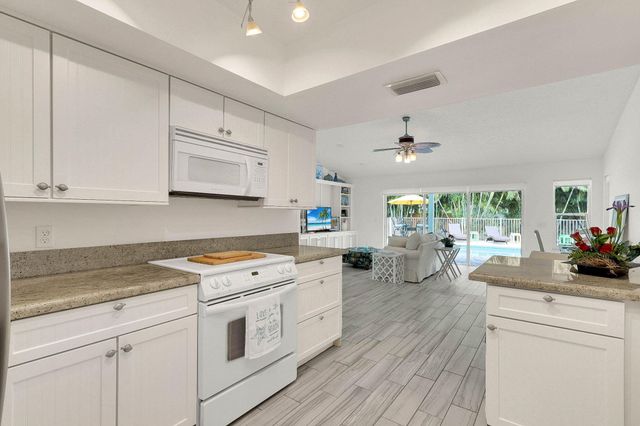 3824 SE FAIRWAY E, Stuart, FL 34997