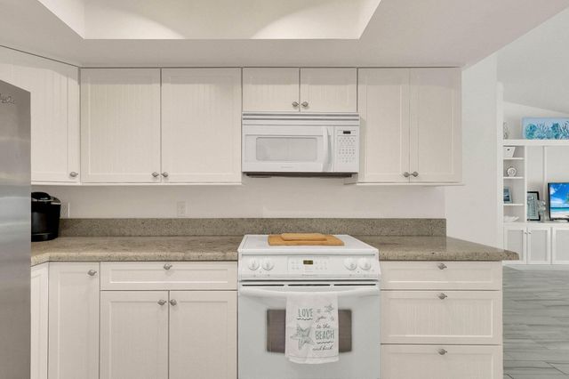 3824 SE FAIRWAY E, Stuart, FL 34997