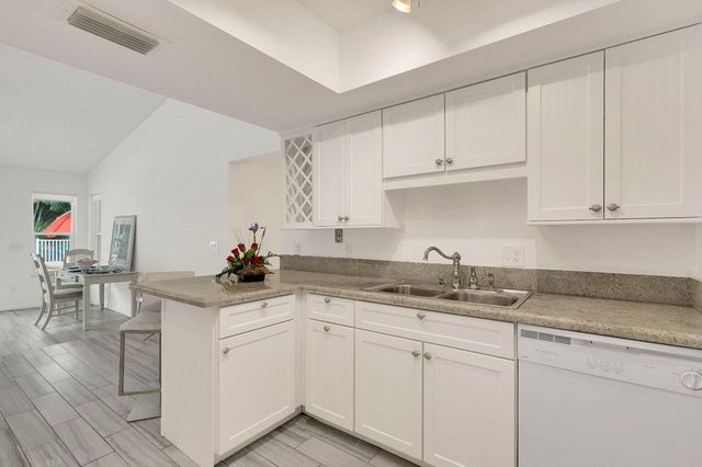 3824 SE FAIRWAY E, Stuart, FL 34997