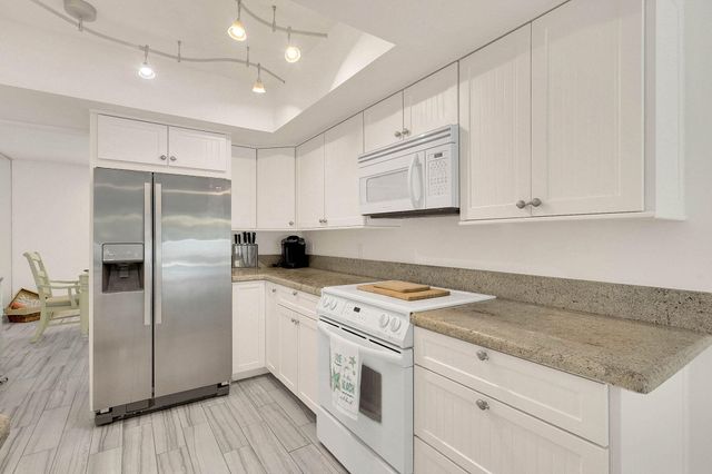 3824 SE FAIRWAY E, Stuart, FL 34997