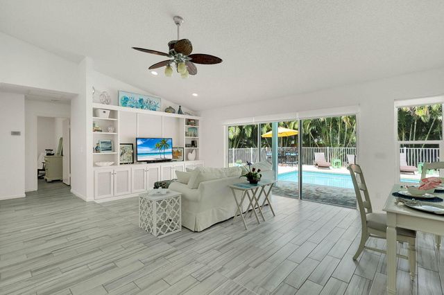 3824 SE FAIRWAY E, Stuart, FL 34997