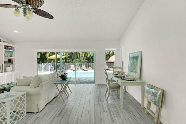 3824 SE FAIRWAY E, Stuart, FL 34997