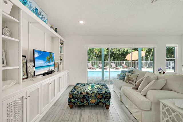 3824 SE FAIRWAY E, Stuart, FL 34997