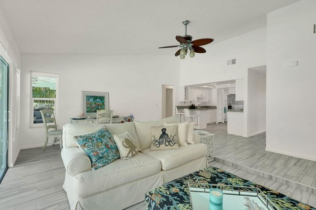3824 SE FAIRWAY E, Stuart, FL 34997