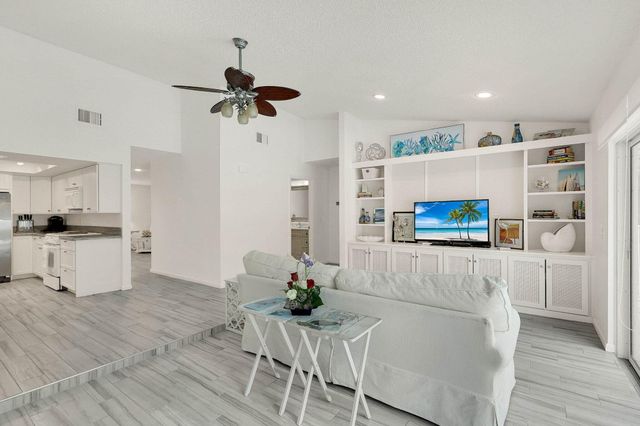 3824 SE FAIRWAY E, Stuart, FL 34997