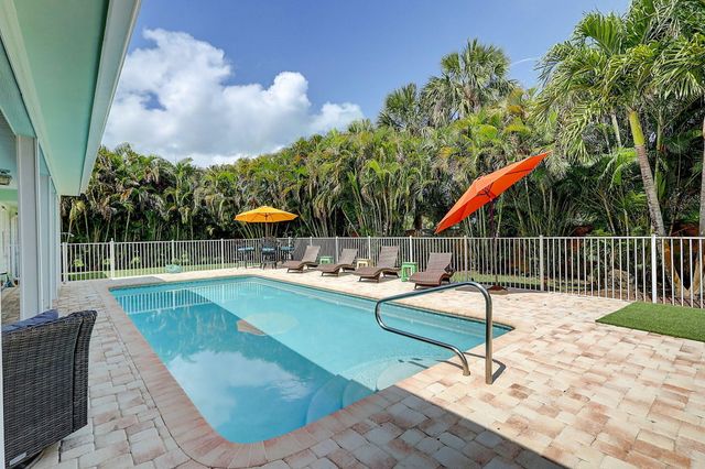 3824 SE FAIRWAY E, Stuart, FL 34997