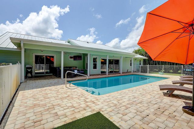 3824 SE FAIRWAY E, Stuart, FL 34997