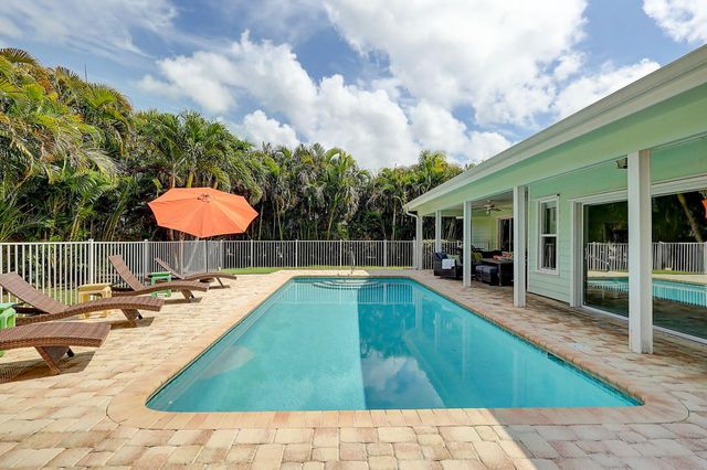 3824 SE FAIRWAY E, Stuart, FL 34997