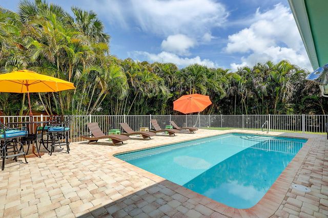 3824 SE FAIRWAY E, Stuart, FL 34997