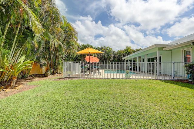 3824 SE FAIRWAY E, Stuart, FL 34997
