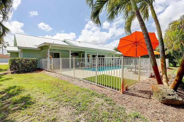 3824 SE FAIRWAY E, Stuart, FL 34997