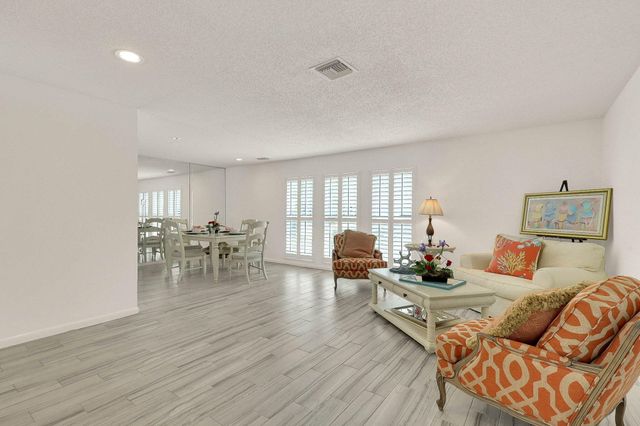 3824 SE FAIRWAY E, Stuart, FL 34997