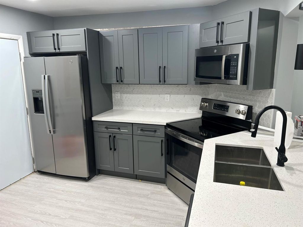 6361 N FALLS CIR Drive 212, Lauderhill, FL 33319