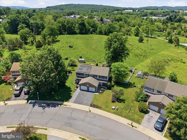 89 RED STONE CIR, Reinholds, PA 17569