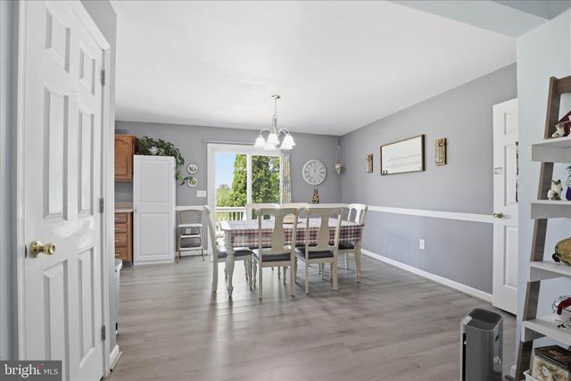 89 RED STONE CIR, Reinholds, PA 17569