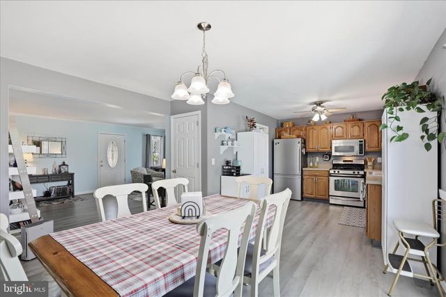89 RED STONE CIR, Reinholds, PA 17569