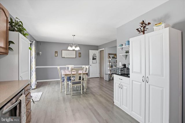 89 RED STONE CIR, Reinholds, PA 17569
