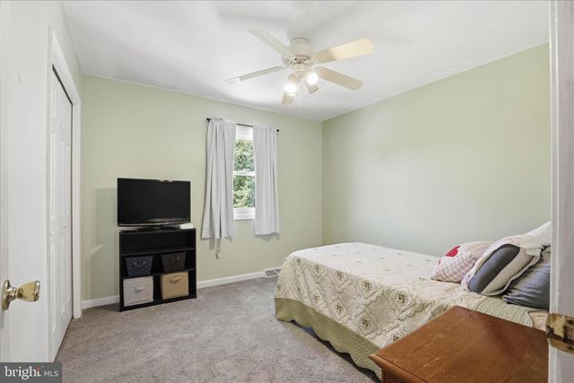 89 RED STONE CIR, Reinholds, PA 17569