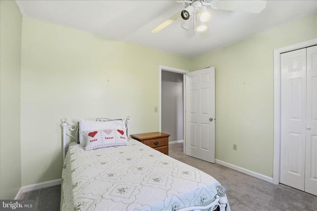 89 RED STONE CIR, Reinholds, PA 17569