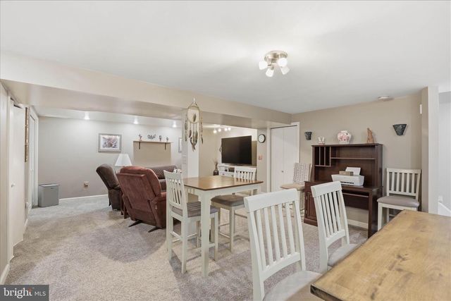 89 RED STONE CIR, Reinholds, PA 17569