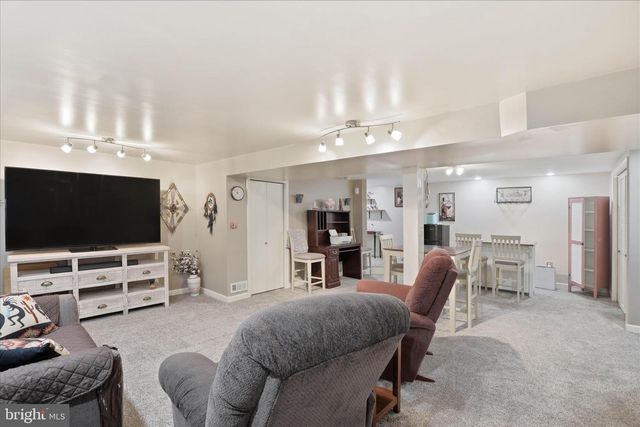 89 RED STONE CIR, Reinholds, PA 17569