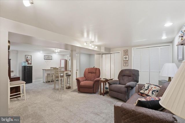 89 RED STONE CIR, Reinholds, PA 17569