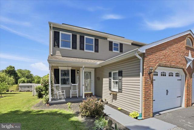 89 RED STONE CIR, Reinholds, PA 17569