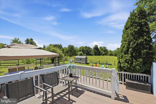 89 RED STONE CIR, Reinholds, PA 17569