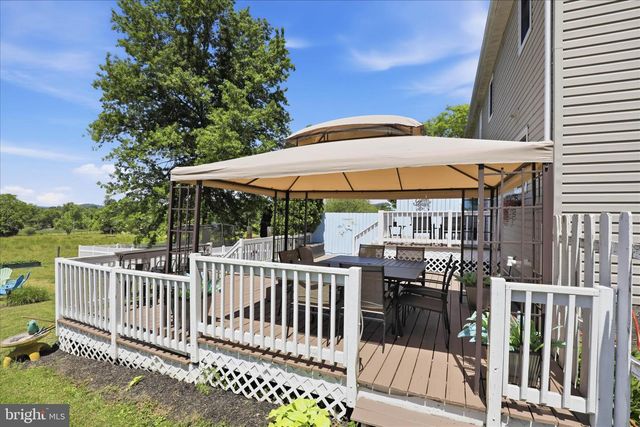 89 RED STONE CIR, Reinholds, PA 17569