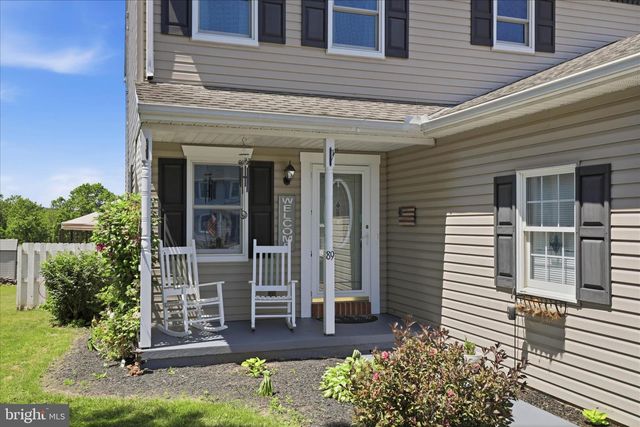 89 RED STONE CIR, Reinholds, PA 17569
