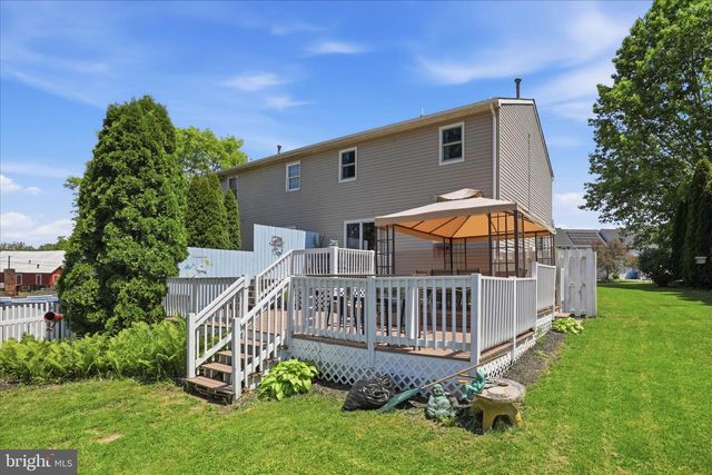 89 RED STONE CIR, Reinholds, PA 17569