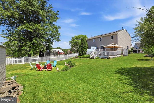89 RED STONE CIR, Reinholds, PA 17569