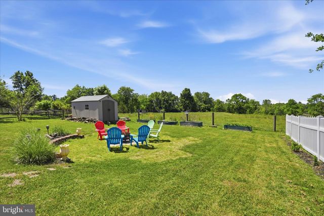 89 RED STONE CIR, Reinholds, PA 17569