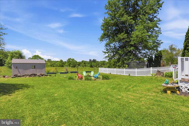 89 RED STONE CIR, Reinholds, PA 17569