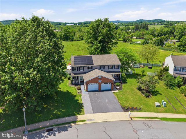 89 RED STONE CIR, Reinholds, PA 17569
