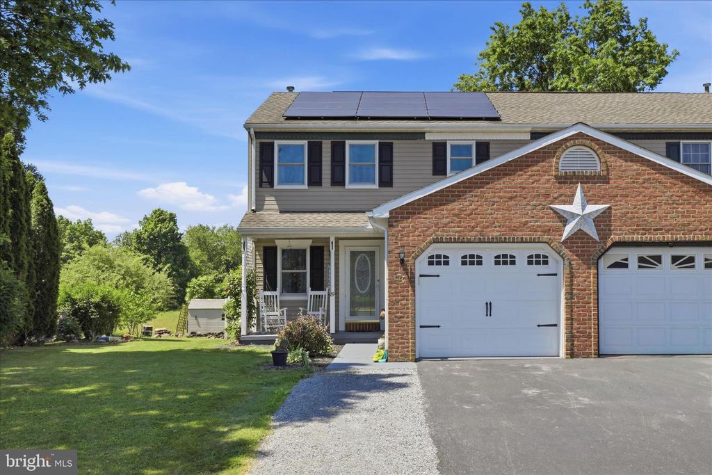 89 RED STONE CIR, Reinholds, PA 17569