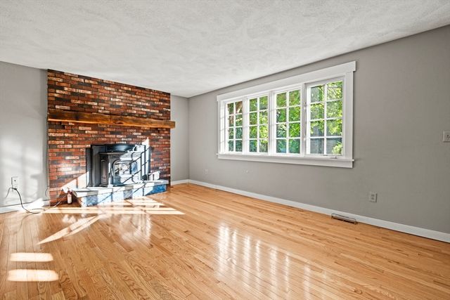 158 King St, Groveland, MA 01834