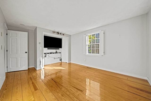 158 King St, Groveland, MA 01834