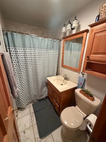 8253 N Washington Street, Niles, IL 60714