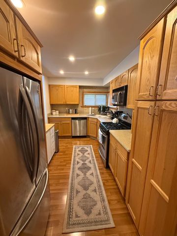 8253 N Washington Street, Niles, IL 60714