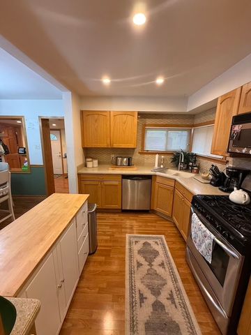 8253 N Washington Street, Niles, IL 60714